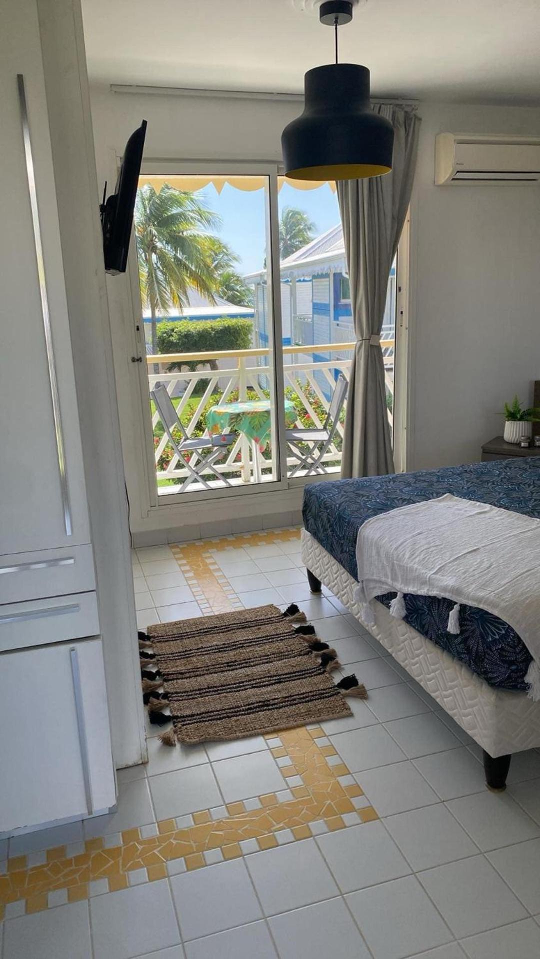 Studio Bord De Mer Avec Piscine - Le Manganao, Saint-Francois Exteriér fotografie
