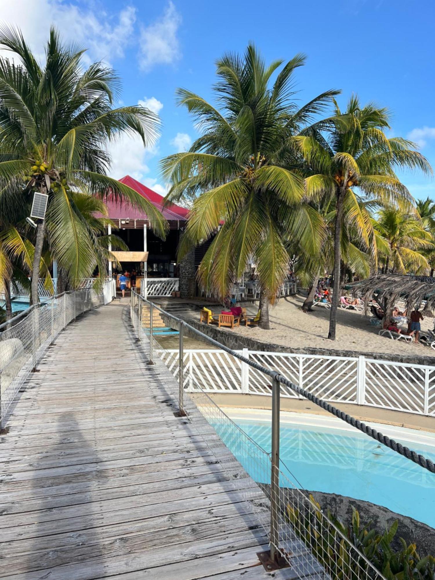 Studio Bord De Mer Avec Piscine - Le Manganao, Saint-Francois Exteriér fotografie